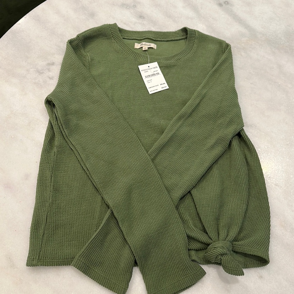 New with tags green Madewell knit long sleeve shirt with knitted hem. Small